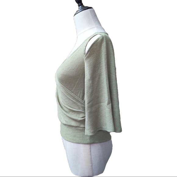 Open shoulder top - Picture 4 of 11